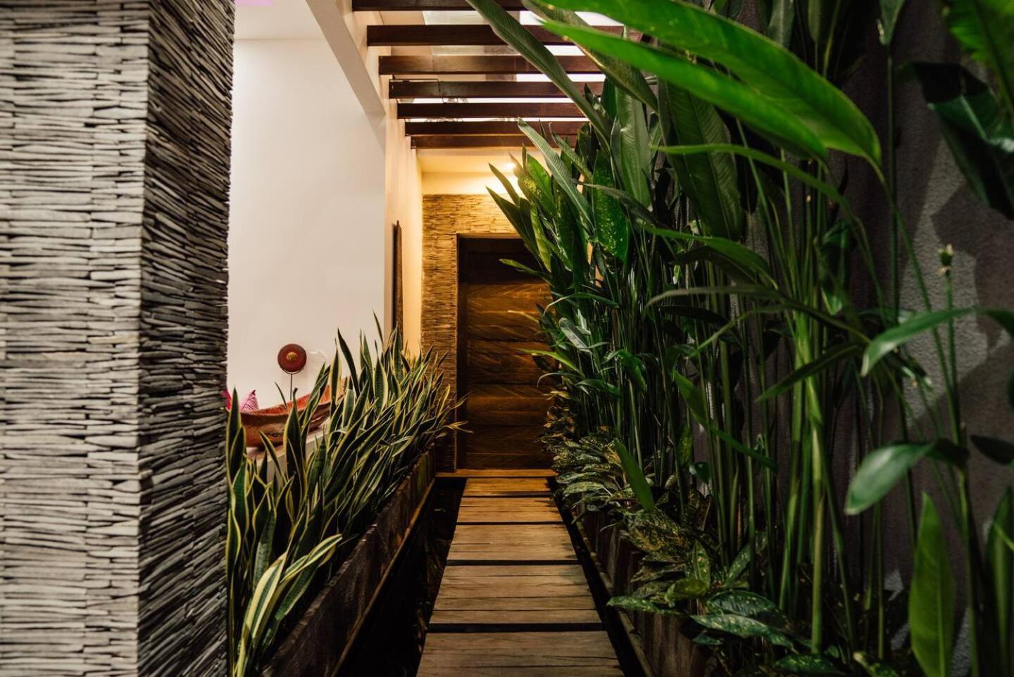 3 Service 5 Villa Seminyak (Bali)